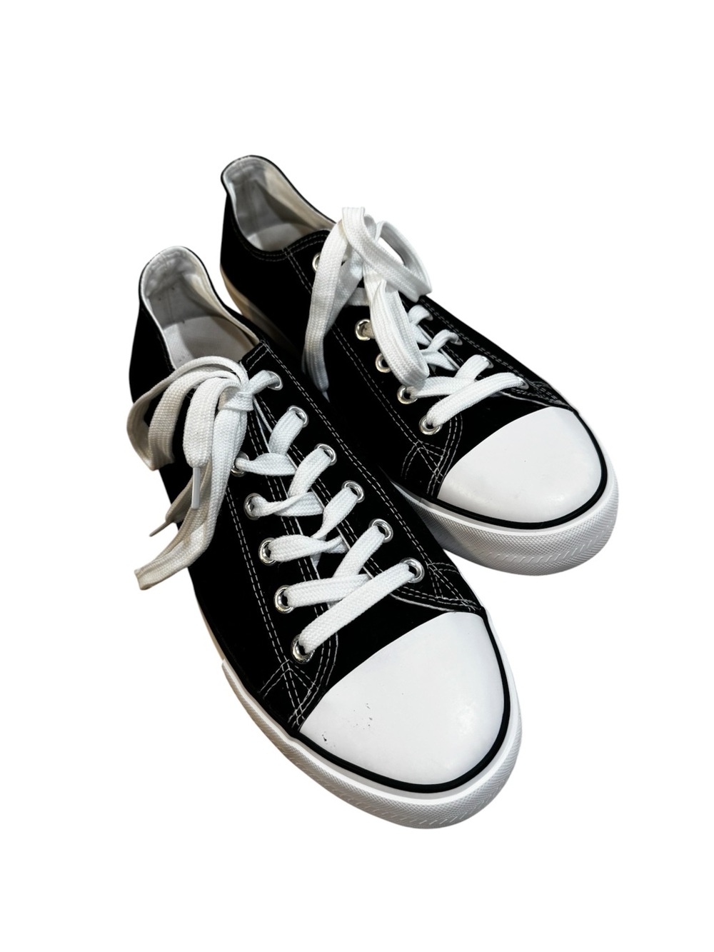 Black & white tennis shoes, white laces & sole, great condition, size 11.